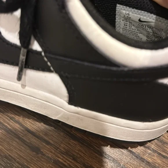 Nike dunk low panda black and white little kid - Picture 8 of 8